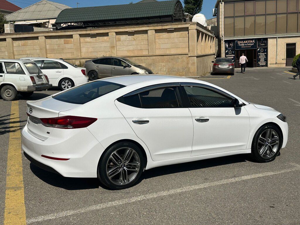 Hyundai Avante, 1.6 L, 2017 il, 208 000 km — Avtomobillər, Bakı (6)