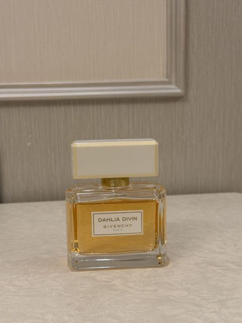 Givenchy parfum Yenı 60 man satilir Duty freeden alinib tam — Ucar