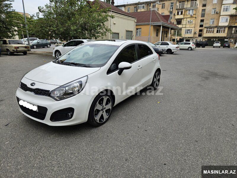 Kia Rio, 2018 il — Minik avtomobili icarəsi, Bakı (4)