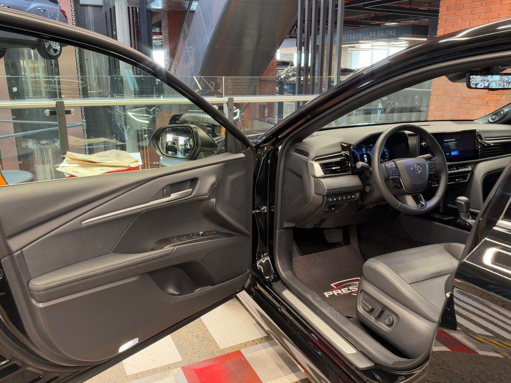 Toyota Camry, 2.5 L, 2026 il, 5 000 km — Avtomobillər, Bakı (10)
