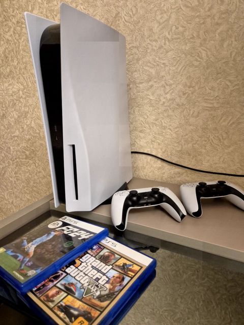 PS5 diskli 2 original pult GTA V diski FC 24 diski. Son Qiymet — Bakı