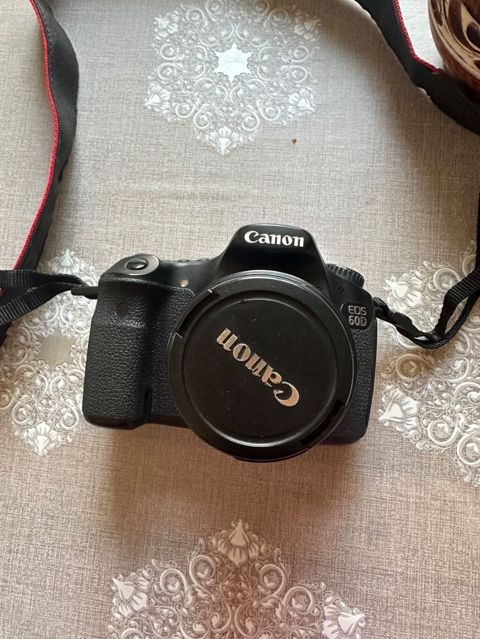 Canon 60d 18-55 mm 64 lük yaddaş var üstündə Canon EOS 60D Dslr — Bakı