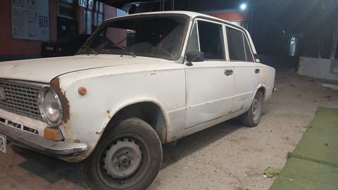 VAZ 2101 “Jiquli” sedan - Kuzov: ağ rəng, 4 qapı, xrom bamperlər — Digah