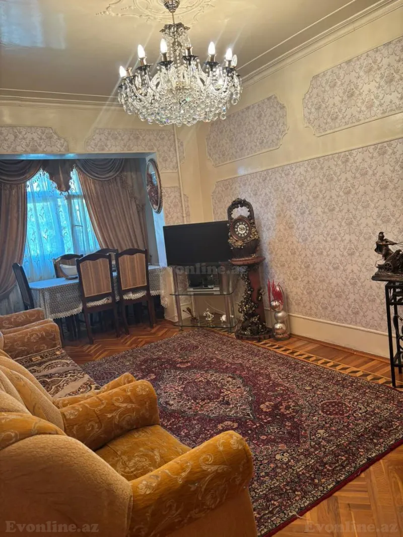 Satılır 3 otaqlı Mənzil Köhnə tikili 80 m² Bakı, Binəqədi r., Azadlıq prospekti m., 8-ci mikrorayon — Bakı