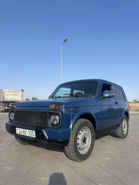 VAZ (Lada) 4x4 Niva: 1.7 l 1999 il 123456 km Ofrouder/SUV — Şirvan