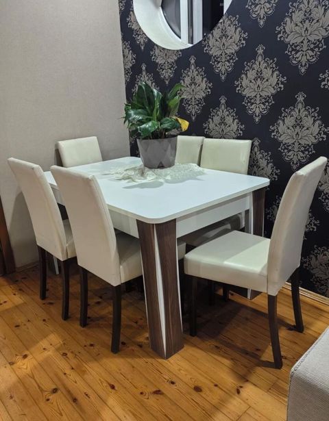 Masa 6 oturacaqla satilir 150 azn Unvan :Razin 4744*Deniz — Bakı