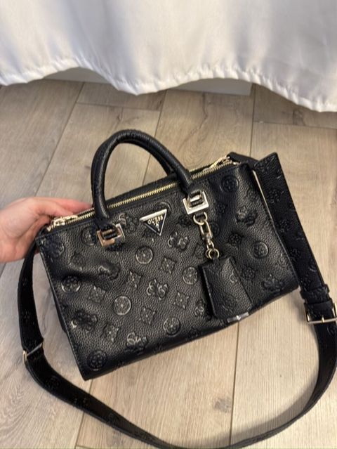 Guess Modelinin adı:Cresidia status satchel. Orijinaldır. Öz — Bakı