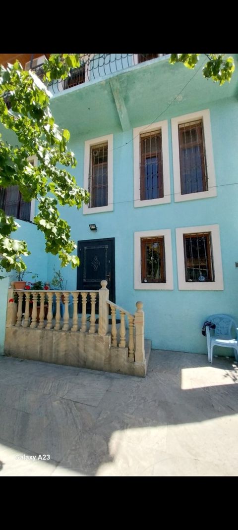 Başlıq: Əmircanda Kupçalı və Təmirli Həyət Evi Satılır (3 mərtəbə, 4 — Bakı