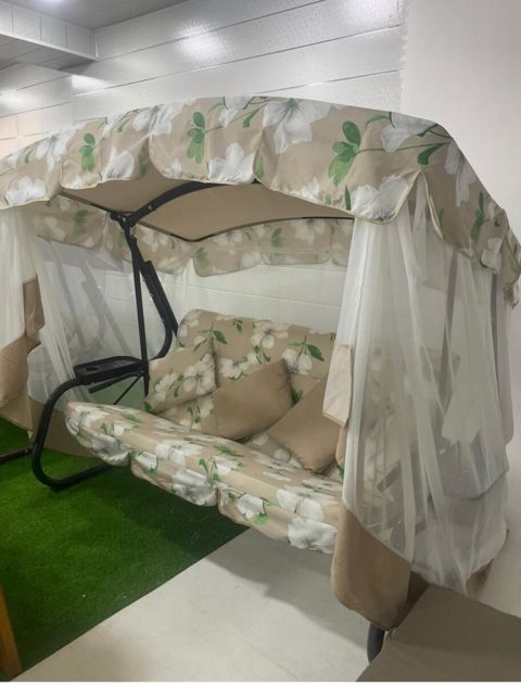 Yelləncək divan — Bakı