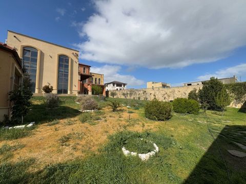 Satılır 20 otaqlı həyət evi/bağ evi 1500 m² — Bakı