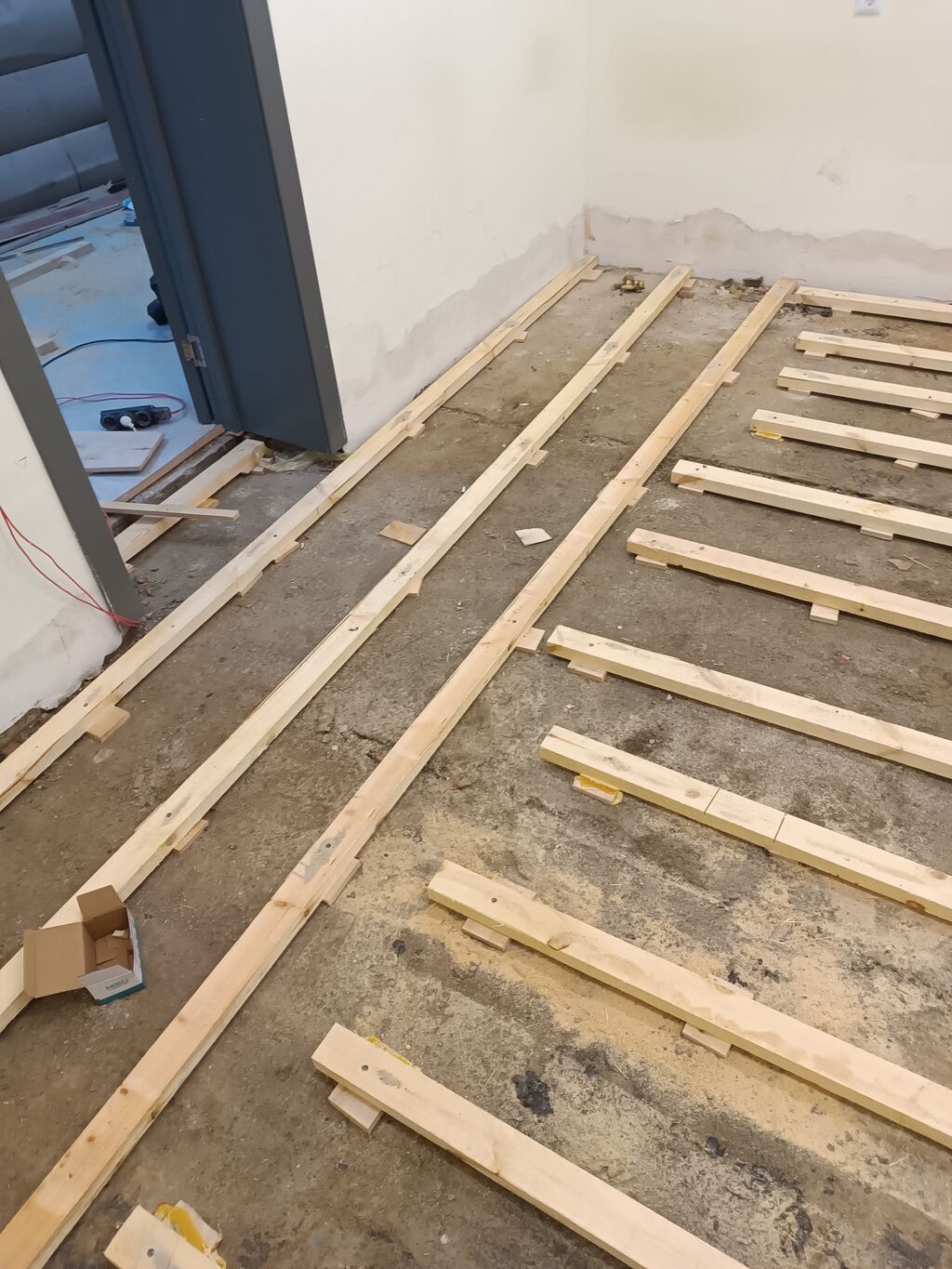 Laminat döşəmə və plintus montajı xidməti - Laminat döşəmələrin — Döşəmə və tavan işləri, Digah (6)