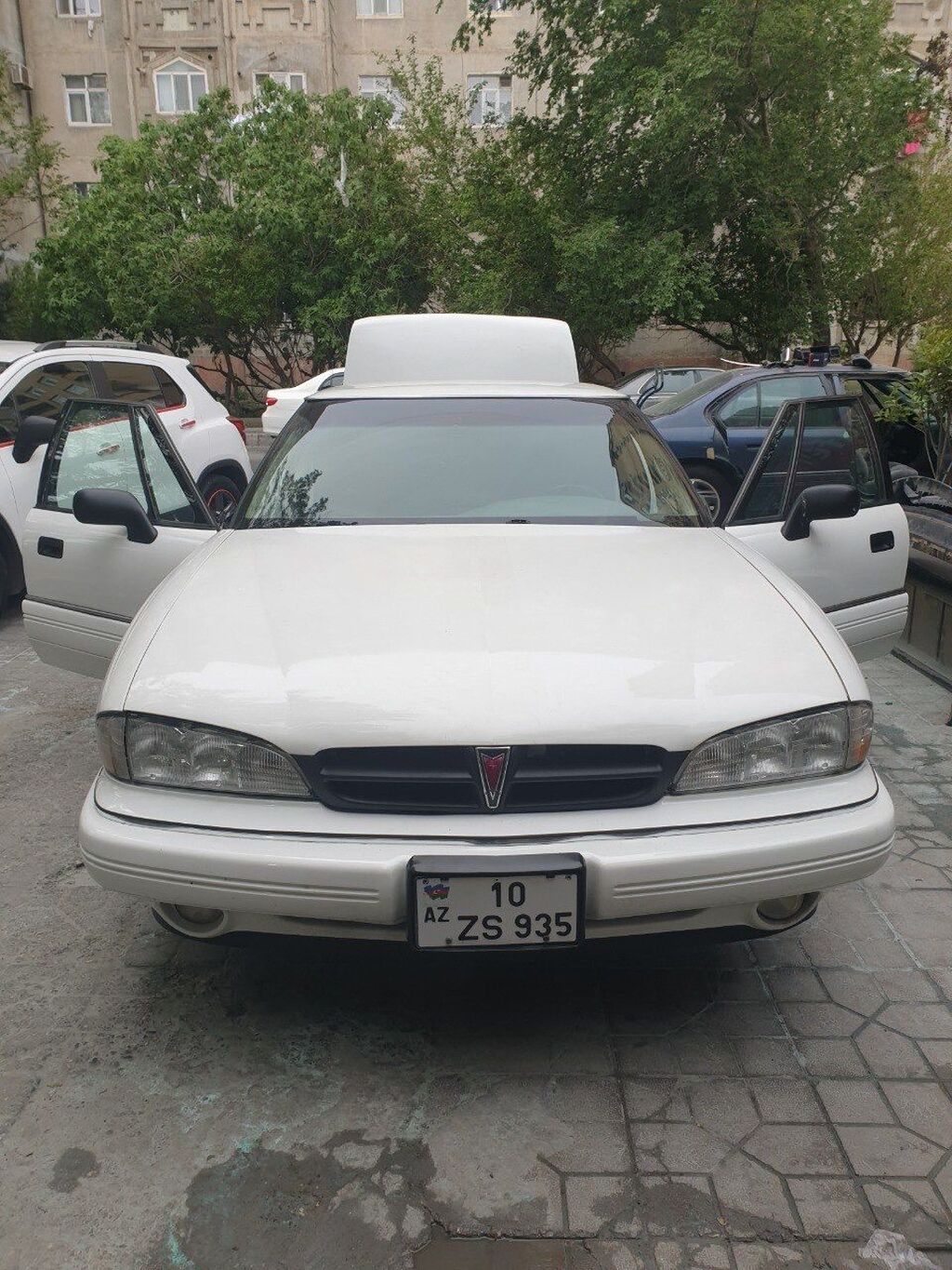 Pontiac Bonneville sedan – ağ rəng, tam ölçülü Amerikan sedanı. salam — Avtomobillər, Bakı (8)