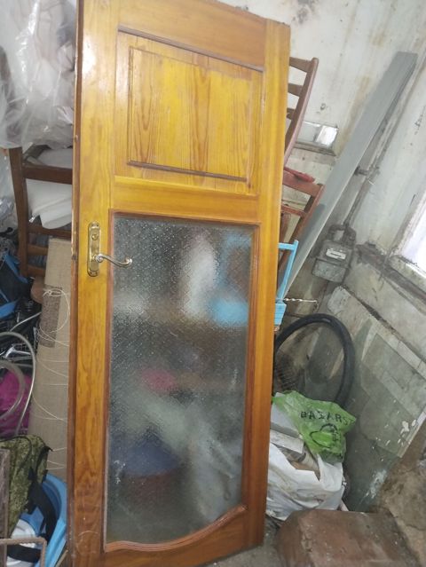 Şüşəli taxta qapı - Material: təbii ağac (taxta karkas), laklı səth — Bakı