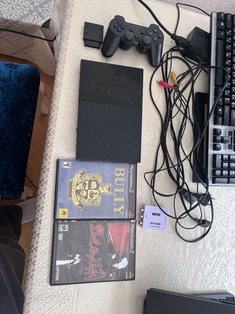 Sony PlayStation 2 Slim komplekti (SCPH-90004, PAL) Paketdə: - PS2 — Bakı