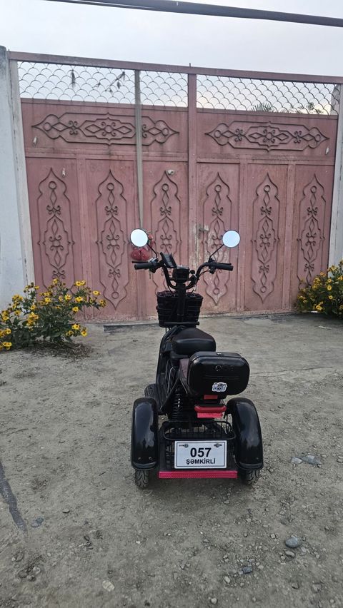 Elektrik üçtəkərli skuter arxa tormuz trosu dəyişməlidir 15 azn dir — Motorcycles and mopeds