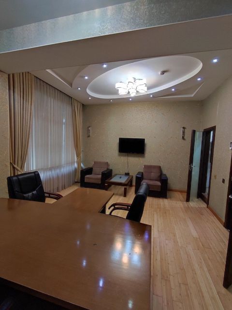 İcarəyə verilir 6 otaqlı ofis 200 m² — Bakı