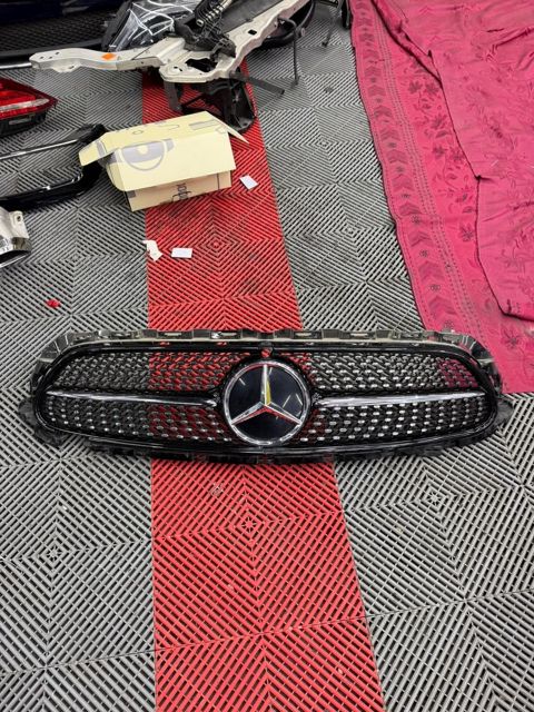 Mercedes W213 radiator barmaqlığı — Bakı