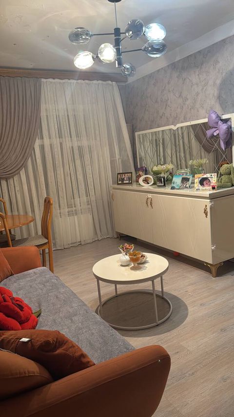 Satılır 2 otaqlı köhnə tikili 65 m² — Bakı