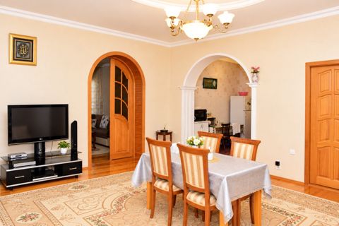 Satılır 6 otaqlı həyət evi/bağ evi 200 m² — Bakı