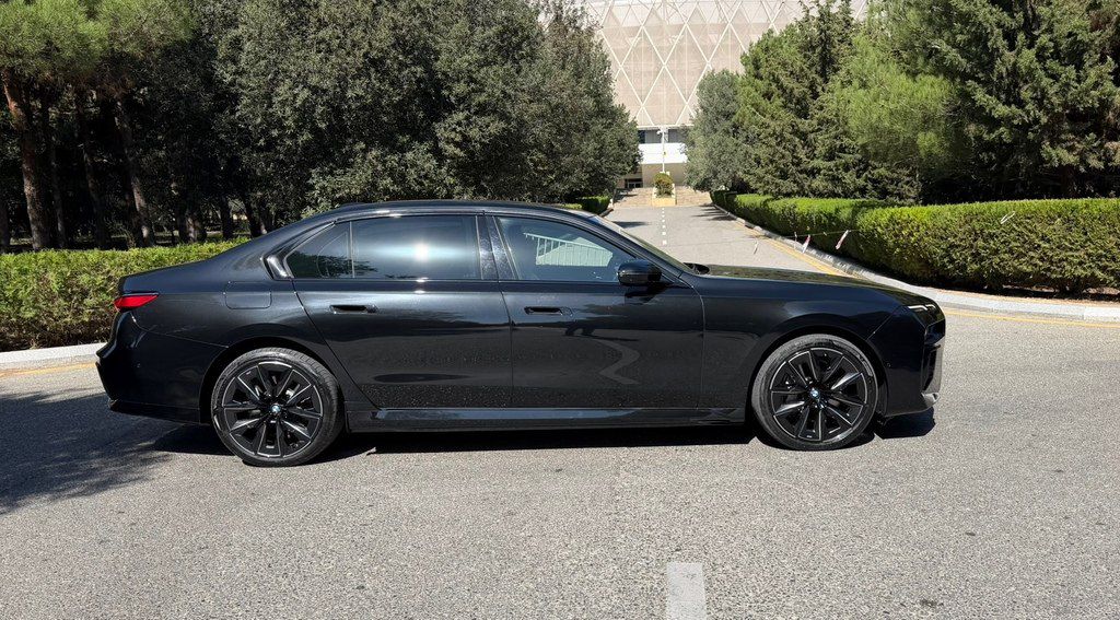 BMW i7, 105.7 kWh, 2023 il, 32 000 km — Avtomobillər, Bakı (4)