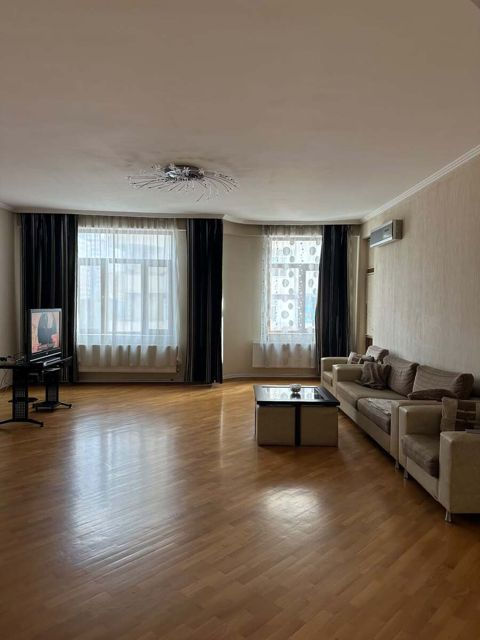 Satılır 3 otaqlı yeni tikili 160 m² — Bakı