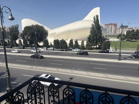 Satılır 3 otaqlı köhnə tikili 75 m² — Bakı