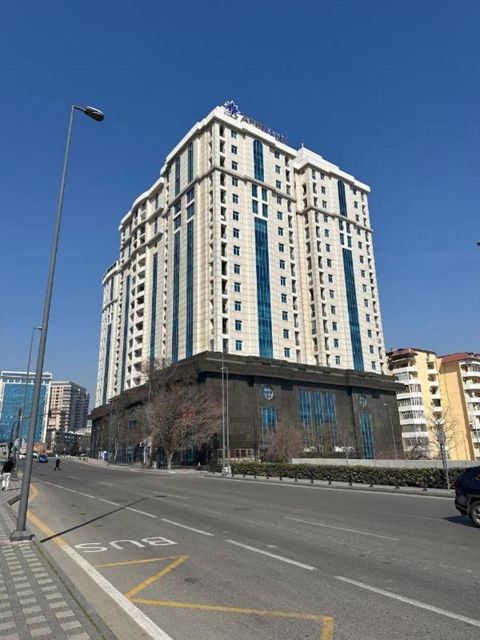 Satılır 5 otaqlı yeni tikili 180 m² — Bakı