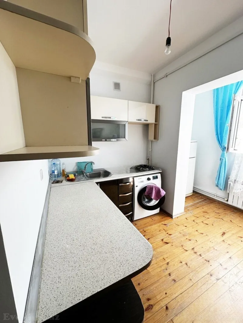 Satılır 2 otaqlı Mənzil Köhnə tikili 65 m² Bakı, Yasamal r., Yeni Yasamal — Mənzil, Bakı (4)
