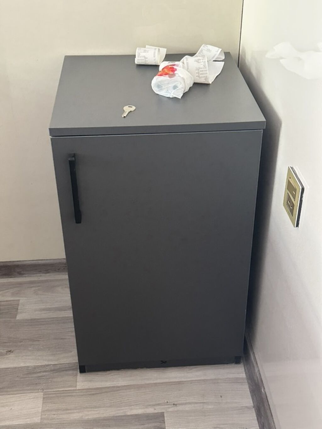 Ofis mebel dəsti – qrafit rəng - Minimalist dizaynlı iş masası: düz — Ofis mebeli, Bakı (4)