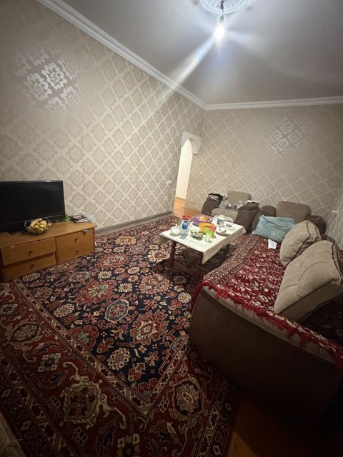 Satılır 4 otaqlı köhnə tikili 100 m² — Bakı