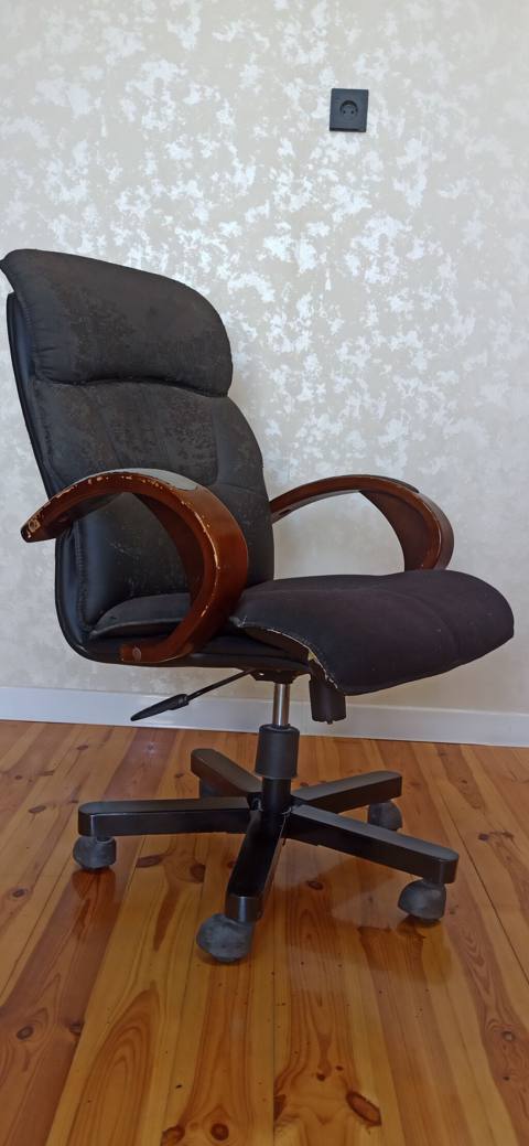 Ofis kreslosu – təkərlərli, fırlanan model - Rəng: qara kreslo saz — 65 ₼ · Samux · Ofis mebeli Ofis kreslosu – təkərlərli, fırlanan model - Rəng: qara kreslo saz — Samux