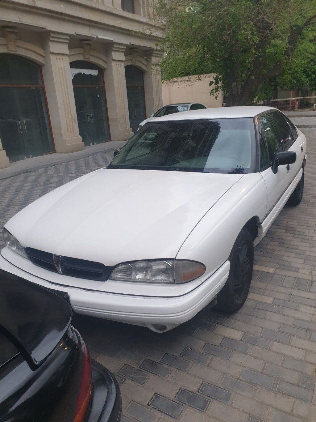 Pontiac Bonneville sedan – ağ rəng, tam ölçülü Amerikan sedanı. salam — Avtomobillər, Bakı (9)