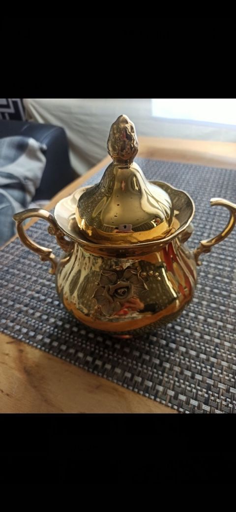 Qapaqlı bəzəkli şəkərqabı – metal, qızılı rəng - Material: metal — Sumqayıt