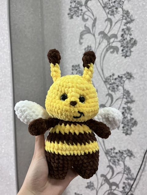 Yumşaq toxunuşlu, əl işi amigurumi arı fiquru. Məhsulun — Digah