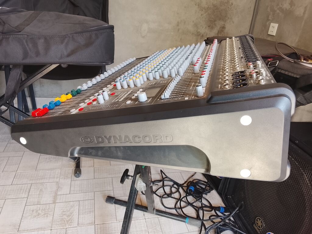 Dynacord PowerMate 1600 gücləndiricili mikser - 16 mono mikrofon/line — Studiya və konsert üçün, Yevlax (6)