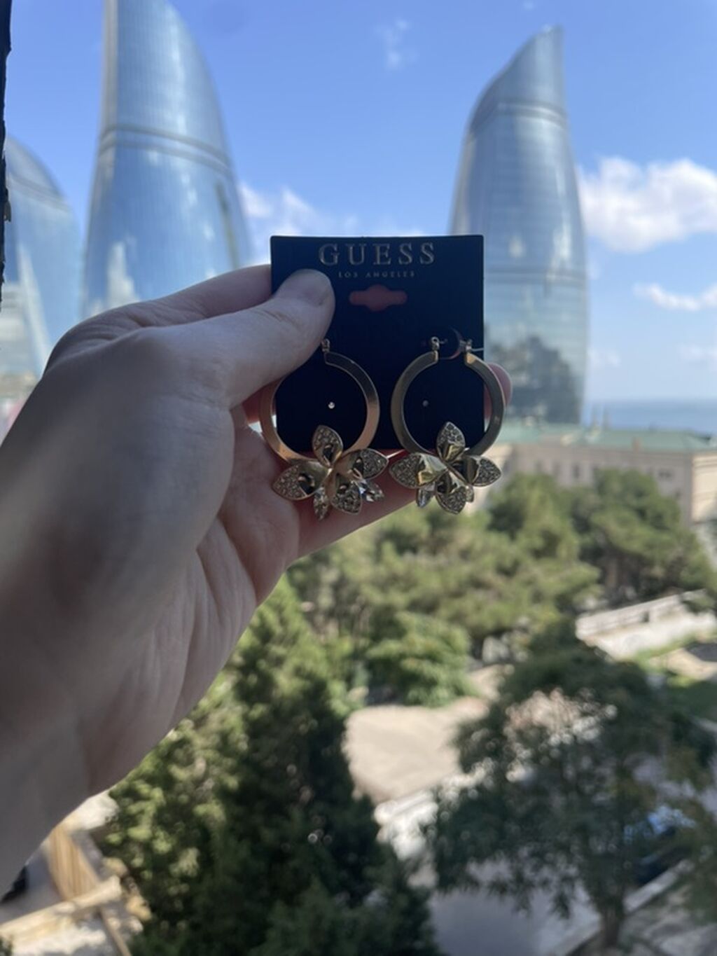 Guess Los Angeles sırğa dəsti - Brend: Guess - Rəng və örtük: Qızılı — Təklifler, Bakı (3)