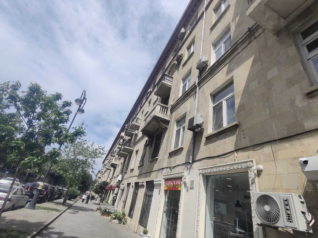 Satılır 2 otaqlı köhnə tikili 64 m² — Mənzil, Bakı (3)