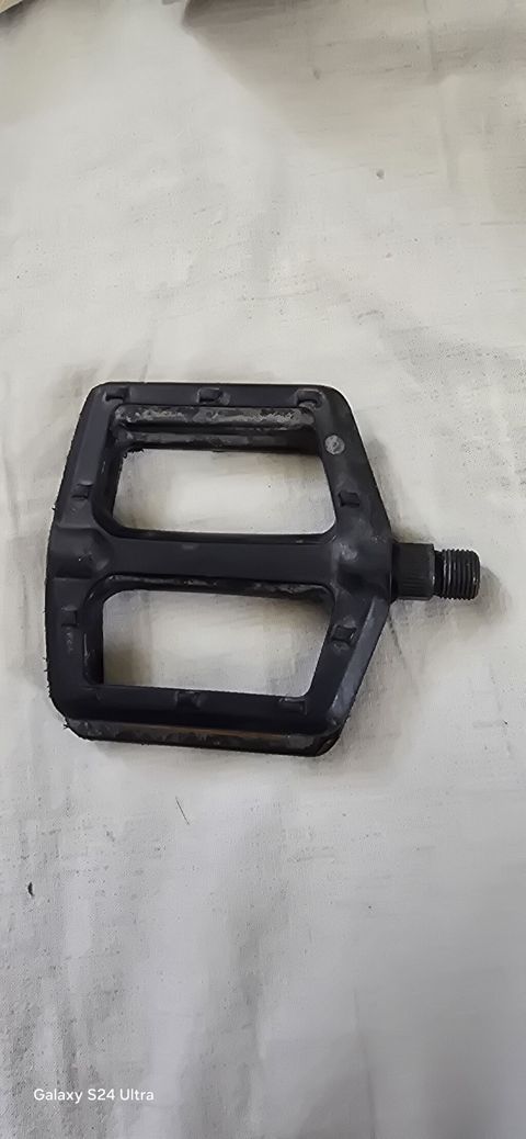 Trek marlin 6 nın sol pedalı az sürülüb ünvan qaraev-neftçilər — Bakı