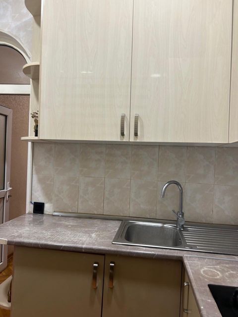 İcarəyə verilir 3 otaqlı köhnə tikili 80 m² — Bakı