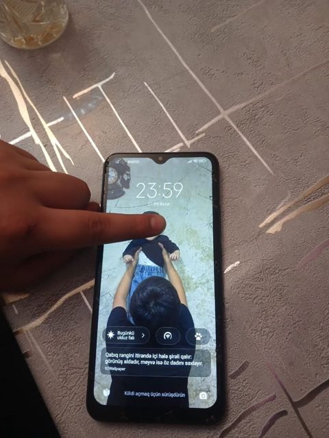 Redmi smartfon - Model: Redmi (arxa qapaqda Redmi loqosu) - Rəng — Mingəçevir