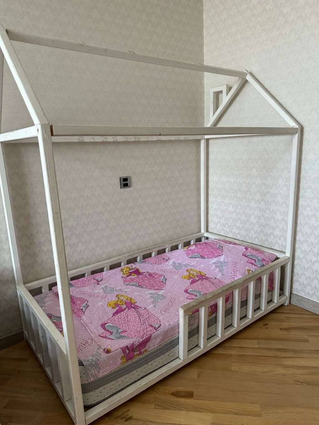 Uşaq çarpayısı – “ev” formasında taxta karkas - Material: bərk taxta — Yataqlar, Masazır (4)