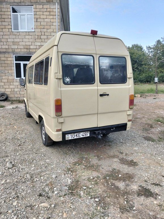 Mercedes 208 D, 2.2 L, 1990 il, 400 000 km 10-KE-497 — Avtomobillər, Astara (3)