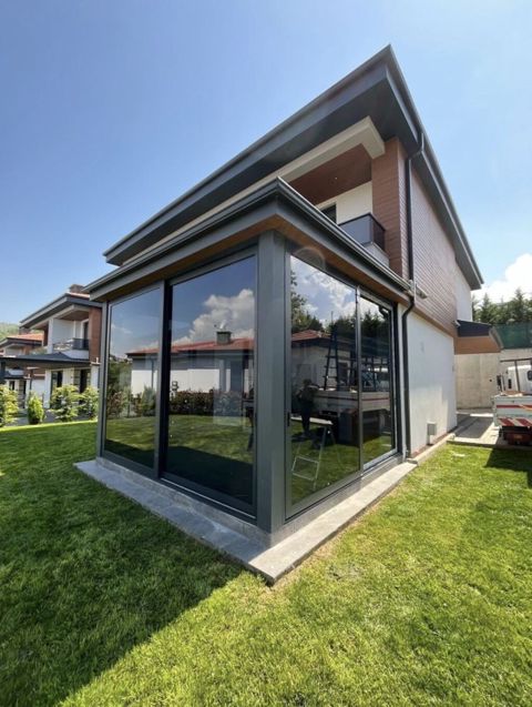 Şüşə balkon və terasa cam sistemləri – sürgülü, qatlanan və panoramik — Bakı