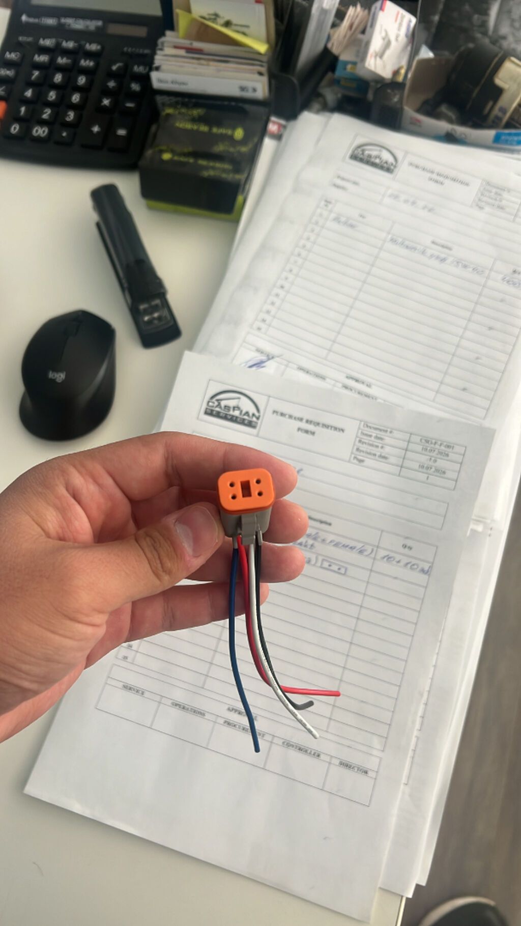 Avtomobil şarj aparatı, Avtomobilin üzərində gəlib, təzədir, 7 kv — Avto, Bakı (2)