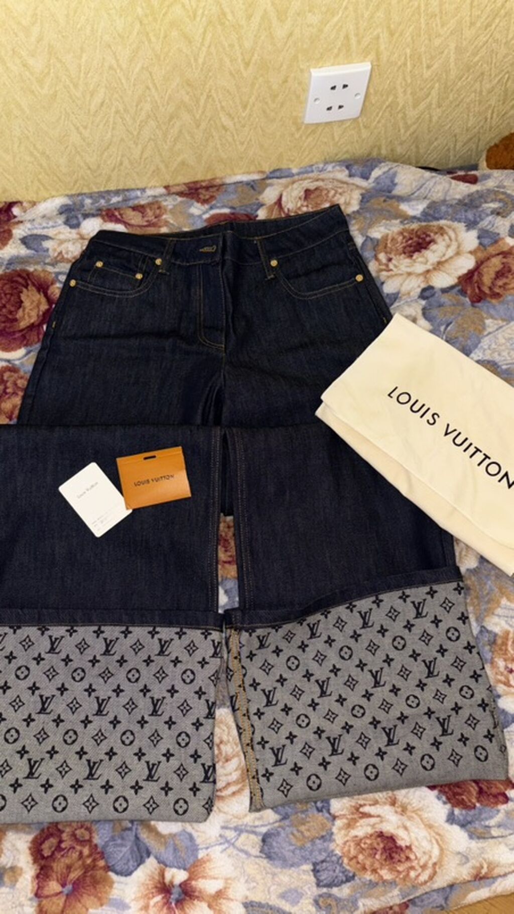 Cins şalvar, Louis Vuitton — Jins, Bakı