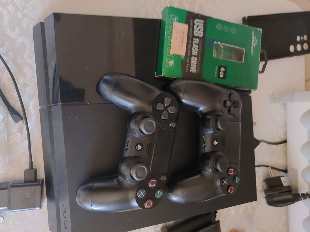 Proşifkali PS4 FAT modeli satilir. Içinin tozu temizlenib — Oyun konsolları, Bakı