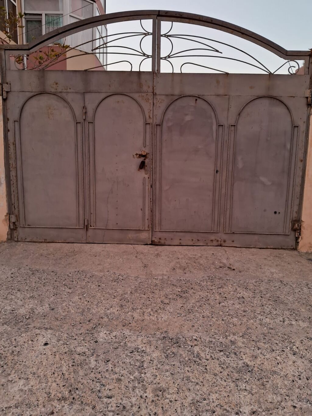 Metal darvaza - Material: qalın metal/sinklənmiş dəmir konstruksiya — Pəncərələr, qapılar, balkonlar, Novxanı (2)