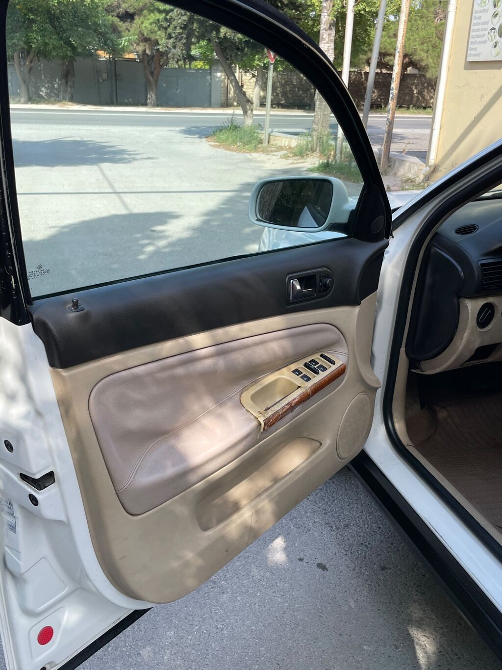 Volkswagen sedan salonu – bej və qara rəng kombinasiyalı, parça — Salon detalları, Bakı (3)