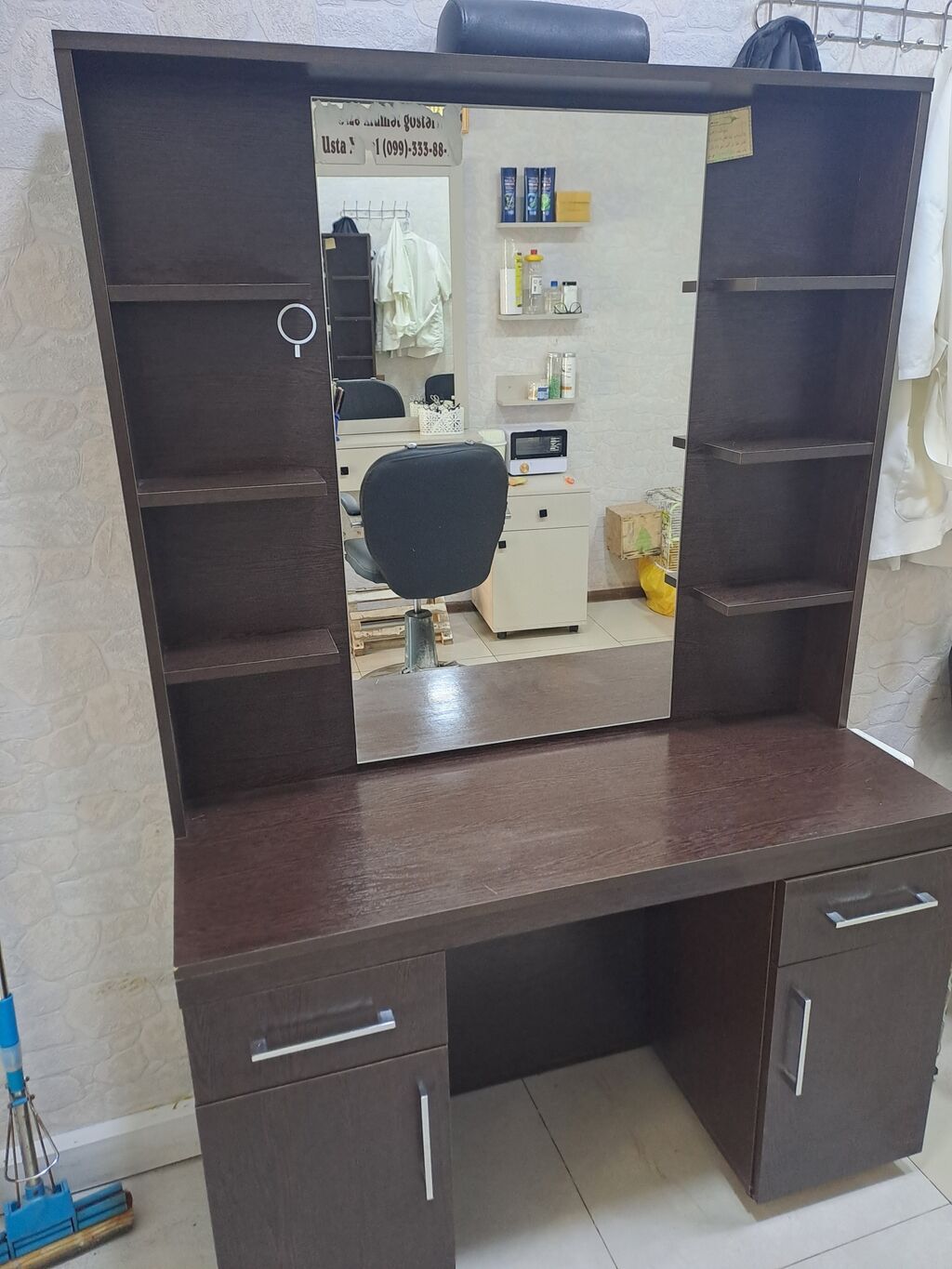 Bərbər/salon masası və güzgü vitrin dəsti - Material: tünd rəngli — Salon mebeli, Bakı (2)