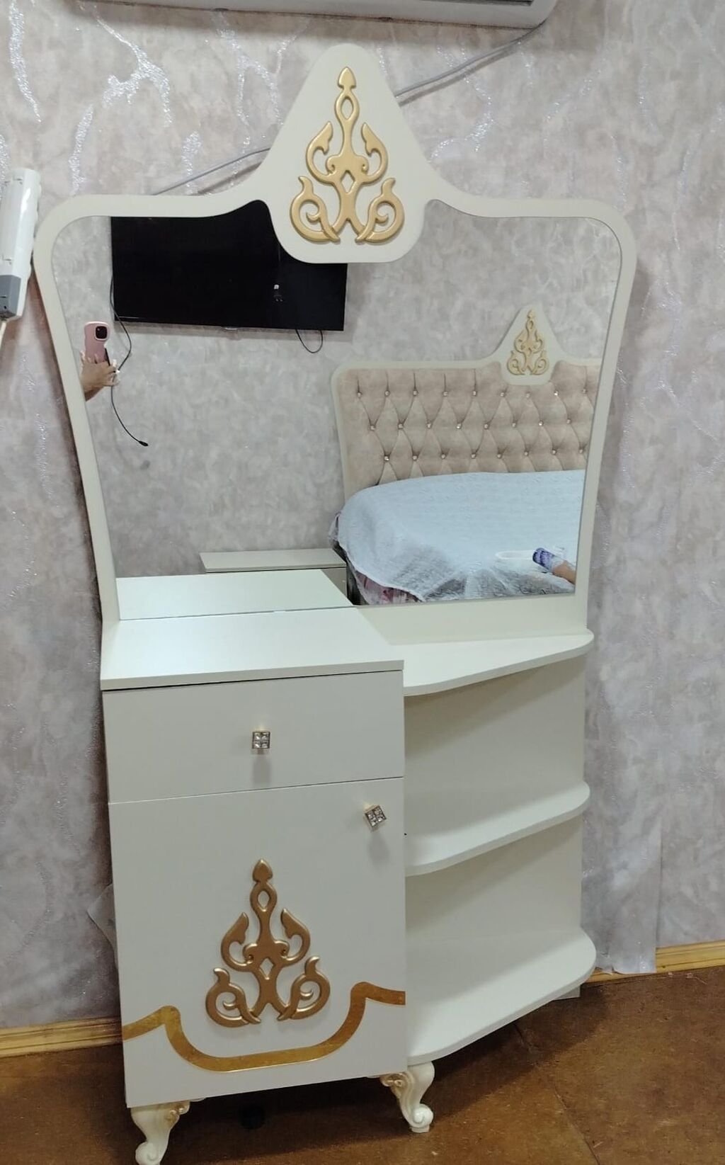 Salam hamsi bir yerde satılır isteyen olsa ayrı ayrı da sataram — Masalar və stullar, Digah (5)